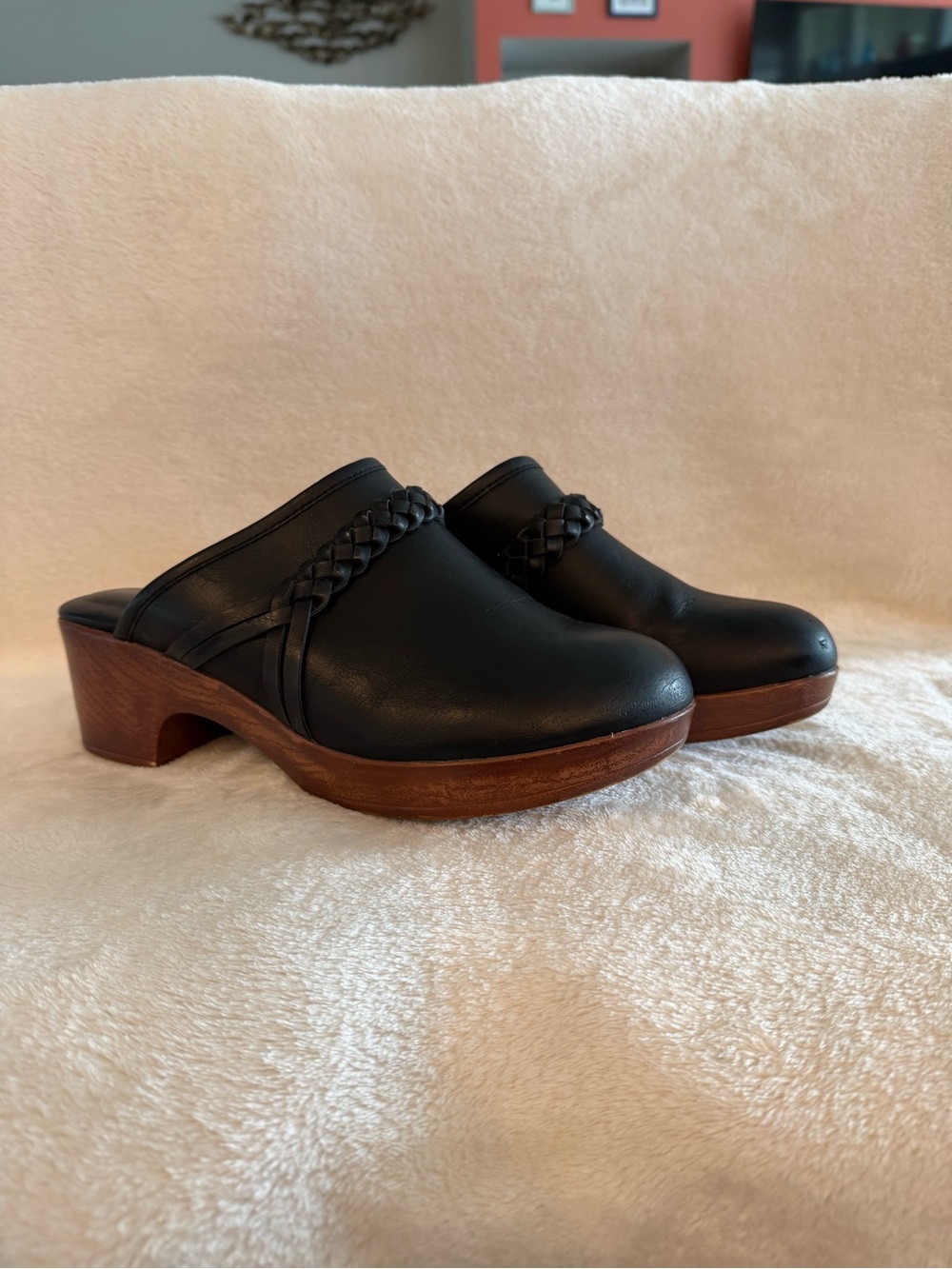 Clarks Black Leather Braided-Detail Clog Mules